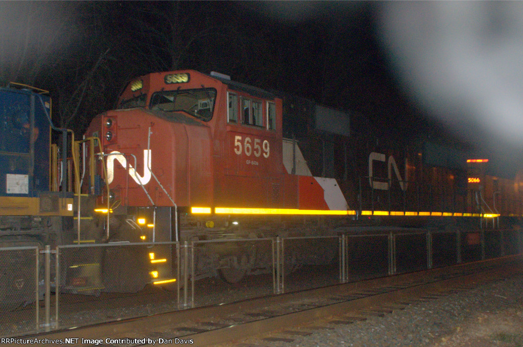 CN SD75I 5659 trails on X377-20
